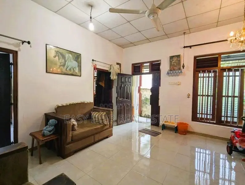 හංවැල්ල – ආටිගල ප්‍රදේශයෙන් අංගසම්පූර්ණ නිවසක්