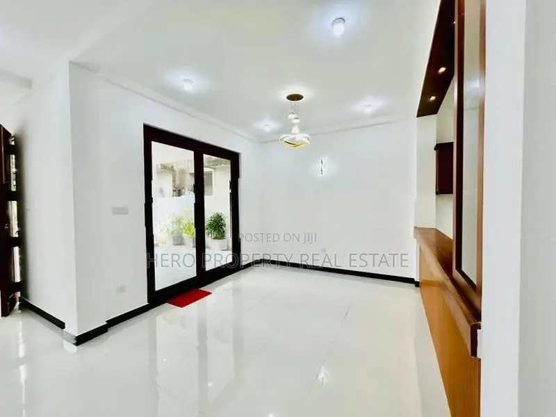 Elegant Stunning House for Sale in Athurugiriya