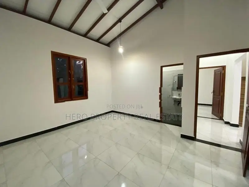 HAS205 - Luxury Elegant House for Sale in Piliyandala
