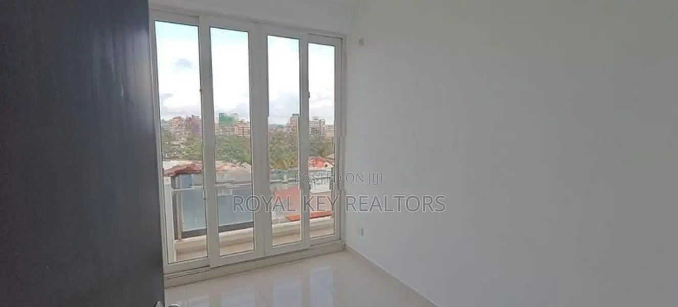 Towers– 04 Bedroom Unfurnished Apartment for Sale Colombo 06