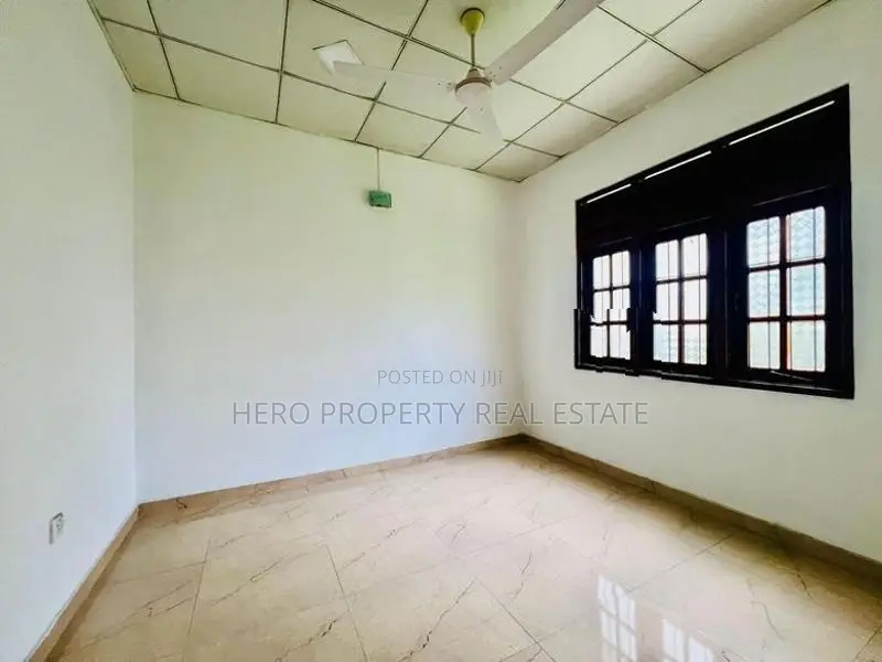 Luxury Two Unit Houses for Sale in Athurugiriya