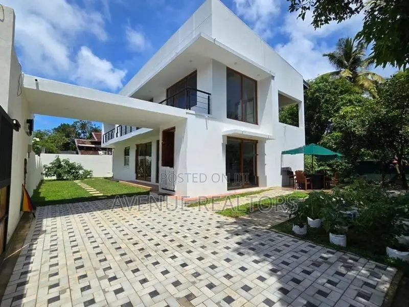 3BR House for Sale in Rawathawatta, Moratuwa (HS4744)