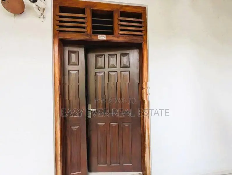 හංවැල්ල – ආටිගල ප්‍රදේශයෙන් අංගසම්පූර්ණ නිවසක්