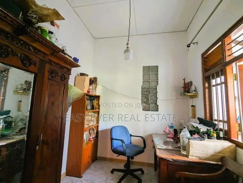 හංවැල්ල – ආටිගල ප්‍රදේශයෙන් අංගසම්පූර්ණ නිවසක්