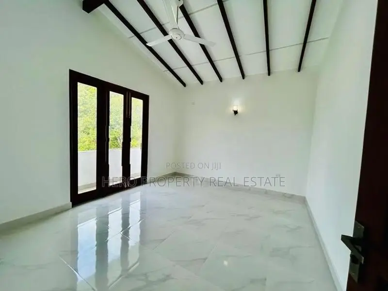 Elegant Stunning House for Sale in Athurugiriya