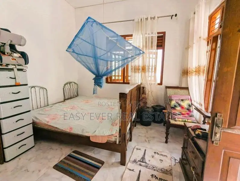 හංවැල්ල – ආටිගල ප්‍රදේශයෙන් අංගසම්පූර්ණ නිවසක්