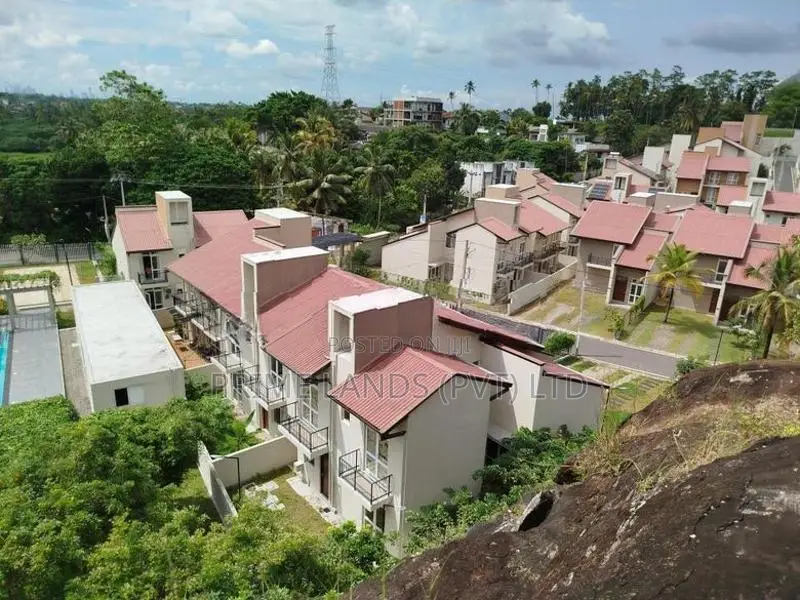 සුපිරි නිවසක් විකිණීමට මාලඹේ නගරයට ආසන්නව