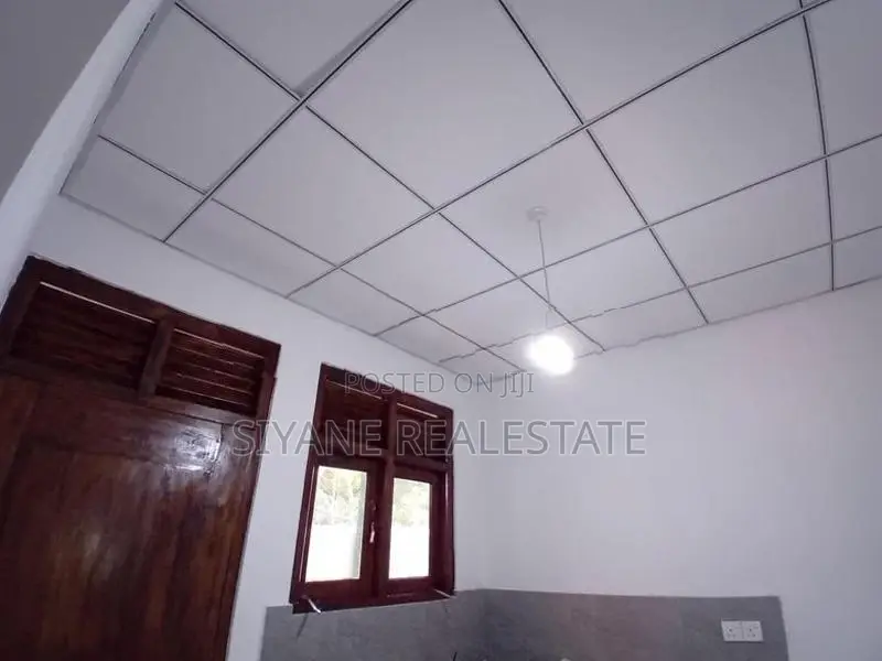 ගම්පහ යක්කල අතර කාමර 3ක නවීන පදිංචි නොවූ තනි මහල් නිවස(පර්චස් 6.2)