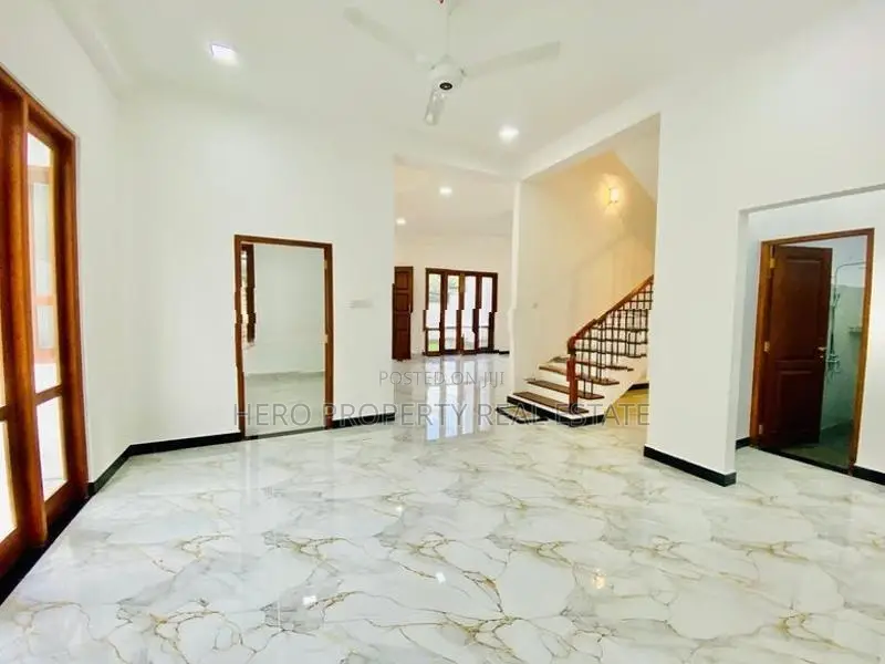 HAS203 - Luxury House for Sale in Piliyandala