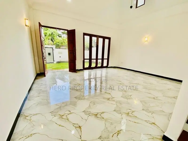 HAS203 - Luxury House for Sale in Piliyandala