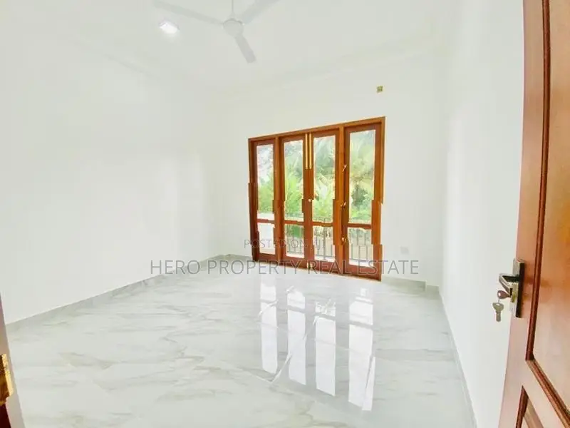 HAS203 - Luxury House for Sale in Piliyandala