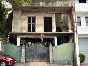 10.8 Perch Land with House in Colombo 15