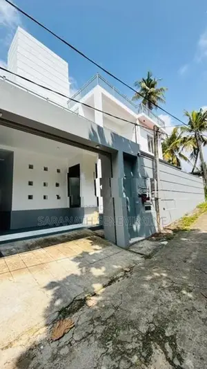 House With SOLAR SYSTEM - Homagama Near Base Hospital Road