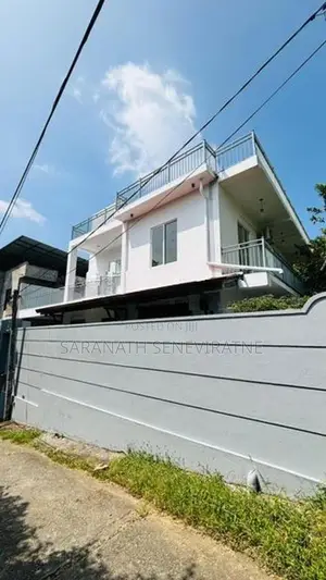 House With SOLAR SYSTEM - Homagama Near Base Hospital Road
