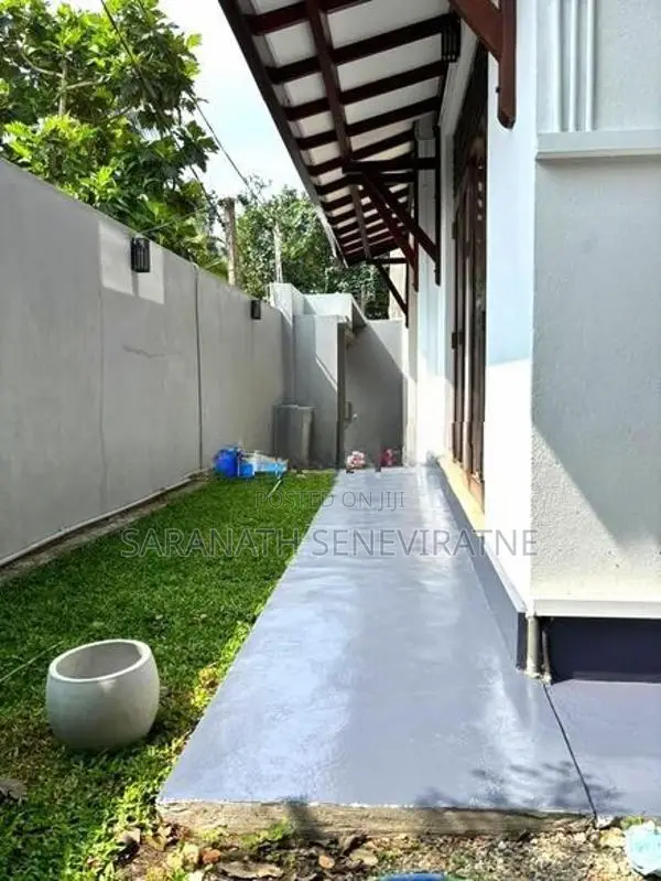 House With SOLAR SYSTEM - Homagama Near Base Hospital Road