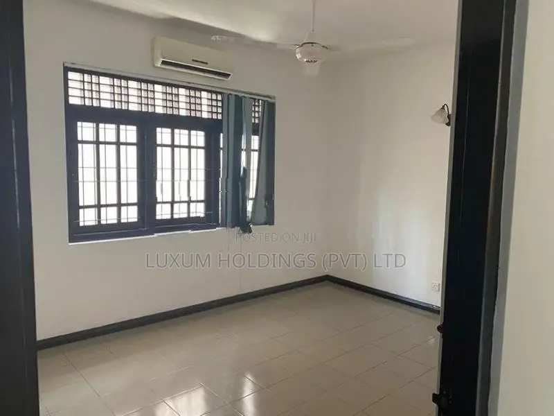 Large House For Rent Cotta Road Colombo 08 [ 1430C ]