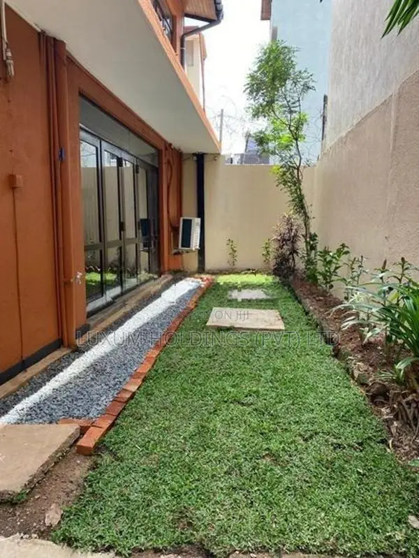 Spacious House For Rent in Fairfield Garden Colombo 08 [ 1430C ]
