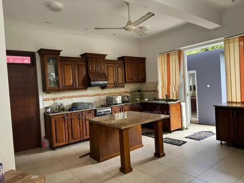 Luxury House For Sale Overlooking A Paddy Field Talawathugoda [ 1364C 