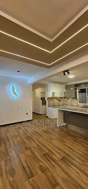 Swimming Pool with Luxury House Piliyandala