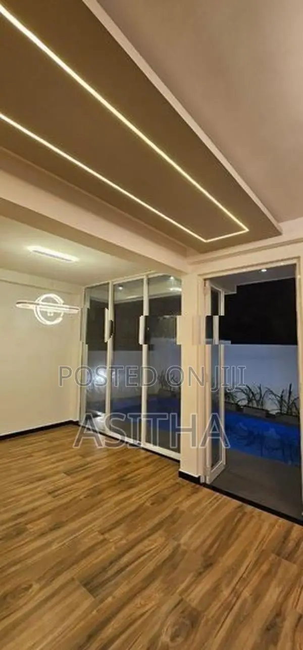 Swimming Pool with Luxury House Piliyandala