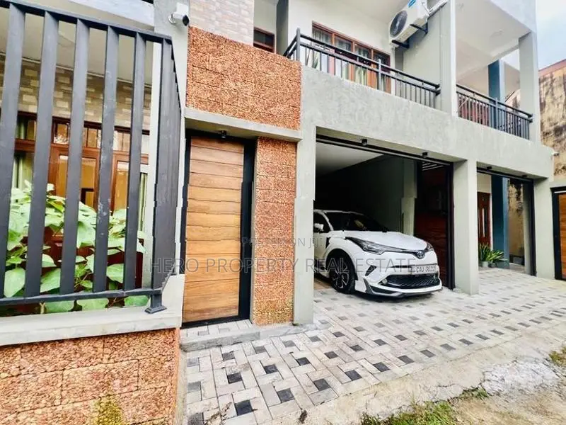 Brand New Luxury House with Furnitures for Rent in Makubura