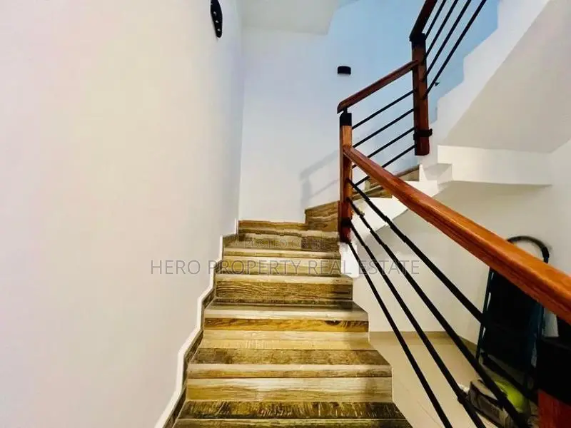 Brand New Luxury House with Furnitures for Rent in Makubura