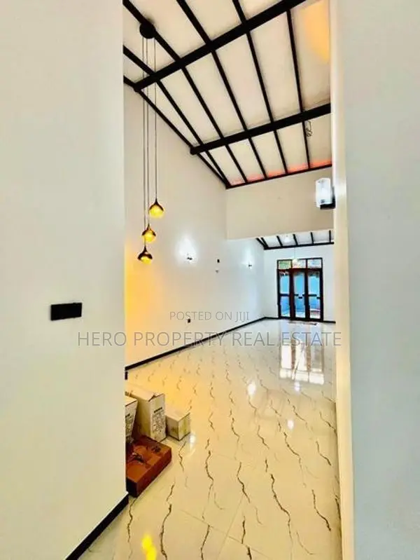 Modern Stunning House for Sale in Athurugiriya
