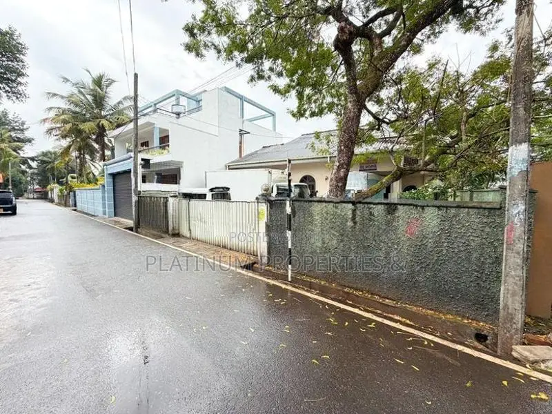 20 Perch Land with 2-Storey House for Sale in Piliyandala