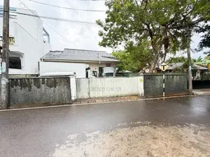 20 Perch Land with 2-Storey House for Sale in Piliyandala