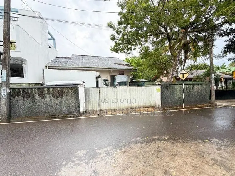 20 Perch Land with 2-Storey House for Sale in Piliyandala