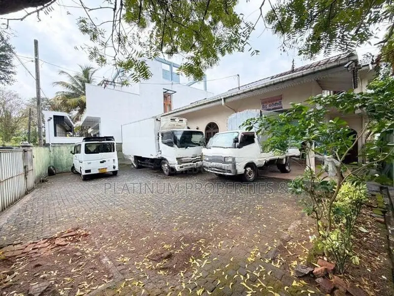 20 Perch Land with 2-Storey House for Sale in Piliyandala