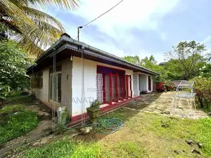 House in Good Condition for Sale – 200 m to Boralesgamuwa