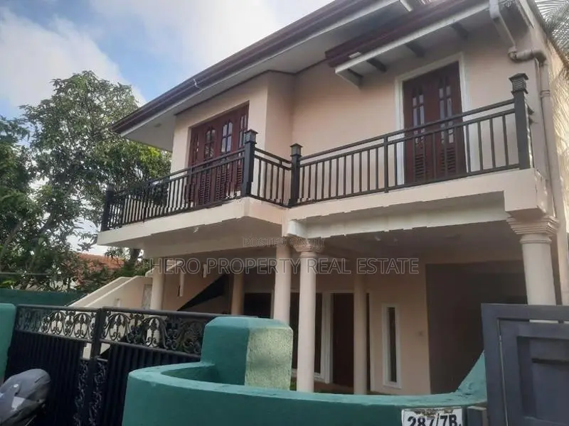 HCHR050 - Modern Upstairs House for Rent in Negombo