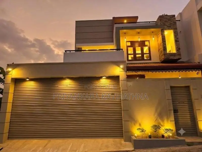 Viewing Paddy Field / Luxury House For Sale in Piliyandala