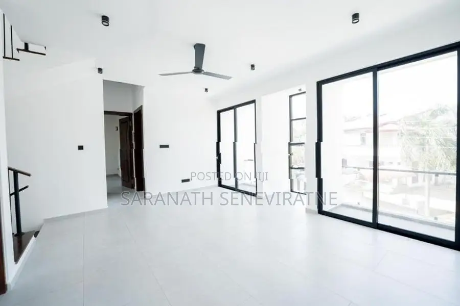 Brand-New Luxury House - Two Storey with Rooftop Thalahena Battaramull