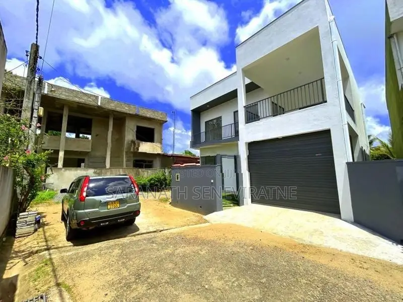 Brand-New Box Shaped Modern House From Kesbewa Batuwandara Piliyandala