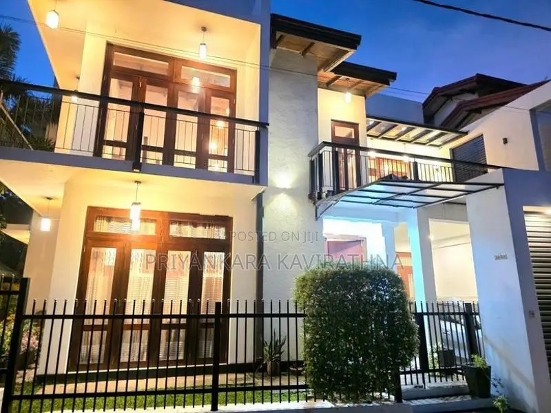 පර්චස් 13 ක සුකෝපබෝගී දෙමහල් නිවස විකිනීමට - මත්තෙගොඩ