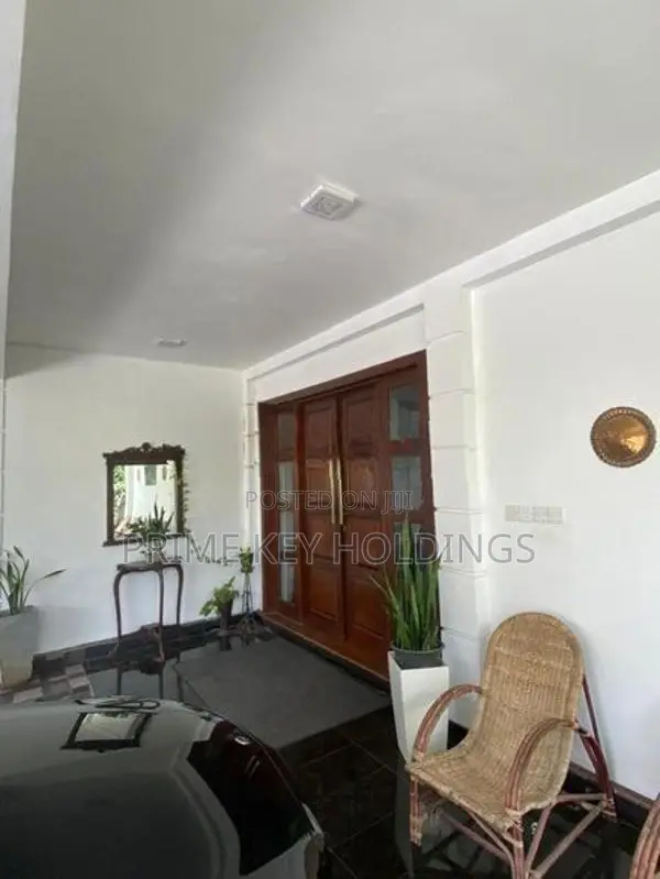 Luxury House for Sale in Battaramulla [HS102]