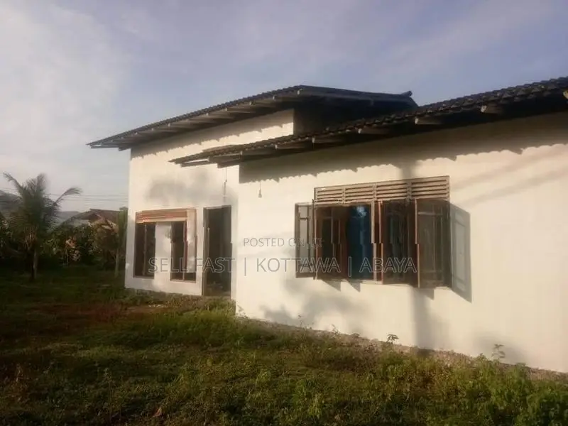 නව නිවසක් විකිණීමට පාදුක්ක