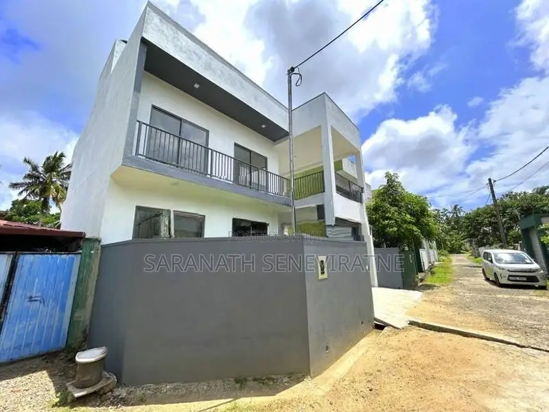 Brand-New Box Shaped Modern House From Kesbewa Batuwandara Piliyandala