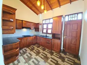 Viewing Paddy Field / Luxury House For Sale in Piliyandala