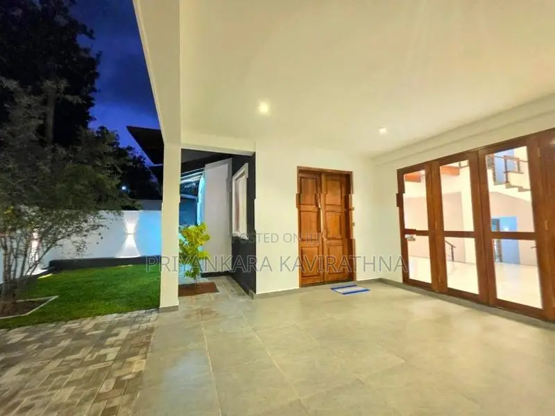 පර්චස් 11.5 ක නවීන පන්නයේ අලුත්ම දෙමහල් නිවස විකිනීමට - පිලියන්දල