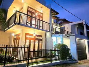 පර්චස් 13 ක සුකෝපබෝගී දෙමහල් නිවස විකිනීමට - මත්තෙගොඩ