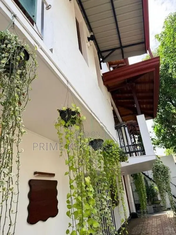 Luxury Fully Furnished House for Sale (hs107) Thimbirigasyaya