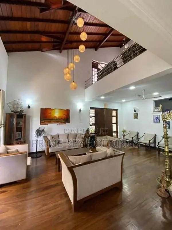 Luxury House for Sale in Battaramulla [HS102]