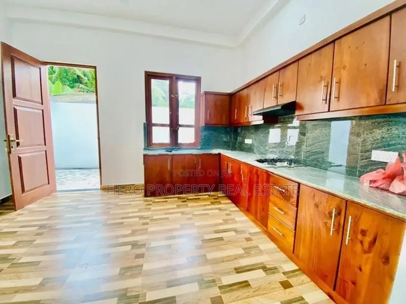 HAS203 - Stunning House for Sale in Piliyandala
