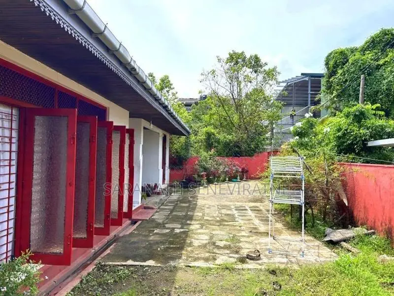 House in Good Condition for Sale – 200 m to Boralesgamuwa