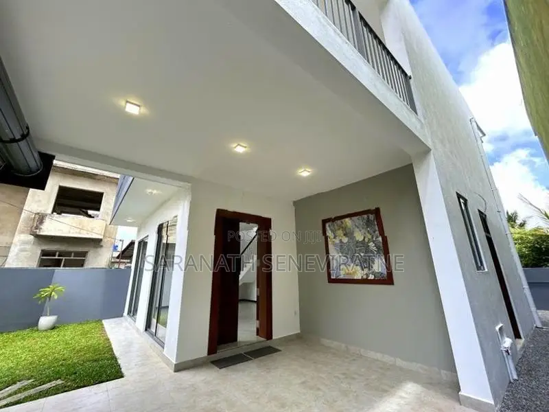 Brand-New Box Shaped Modern House From Kesbewa Batuwandara Piliyandala