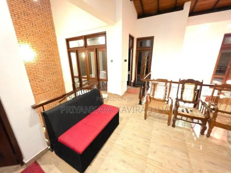 පර්චස් 13 ක සුකෝපබෝගී දෙමහල් නිවස විකිනීමට - මත්තෙගොඩ