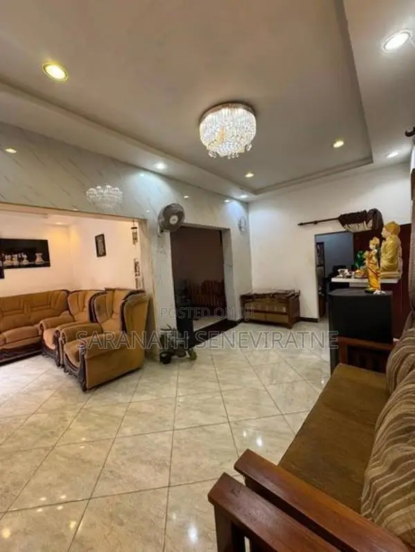 Modern House in a Prime Residential Location Piliyandala